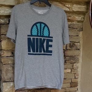 Like New Nike Dri Fit Athletic Basketball Tee - M